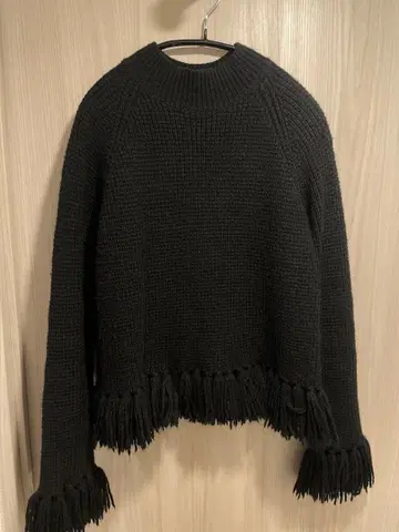 LO'r 프린지 블랙 니트 스웨터