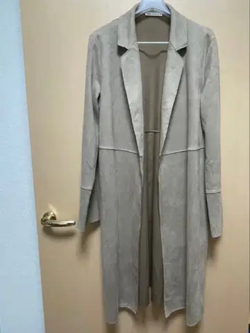 ZARA 베이지 롱 코트 M 사이즈