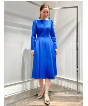 파란색 A라인 원피스 무릎 기장