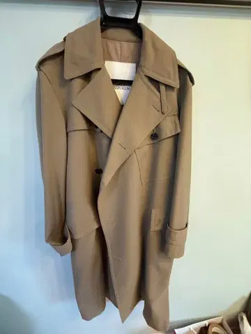 Calvin Klein 베이지 트렌치코트