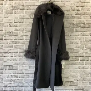 퍼 달린 그레이 울 롱 코트