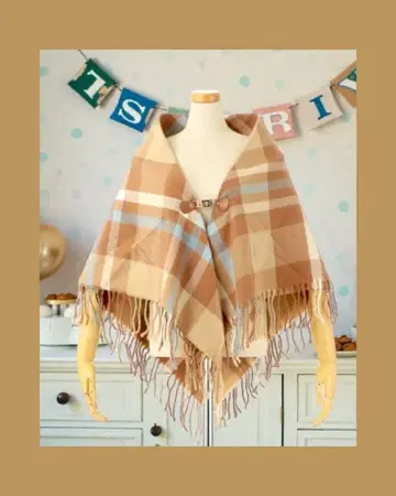 체크 무늬 삼각형 판초 금장 장식 포함 베이지