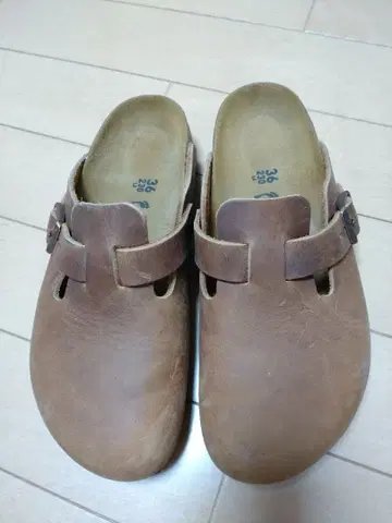 BIRKENSTOCK 브라운 클로그 샌들 36