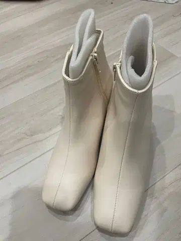 여성용 숏부츠 아이보리 사이즈 M 미사용 새상품