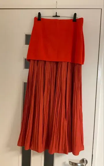 택 포함 새상품 미라 오웬 Mila Owen 오렌지 플리츠 스커트