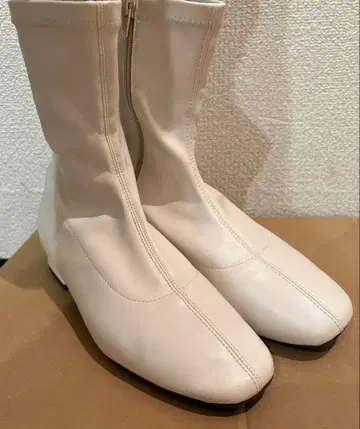 라운드토 숏부츠 L 사이즈