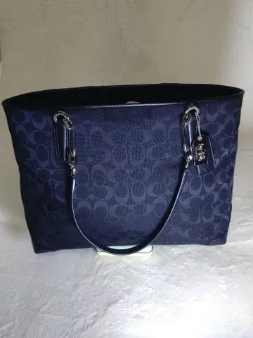 블랙 로고 패턴 토트백