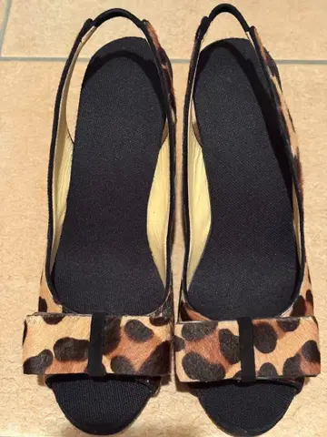 레오파드 무늬 리본 포함 슬링백 하이힐