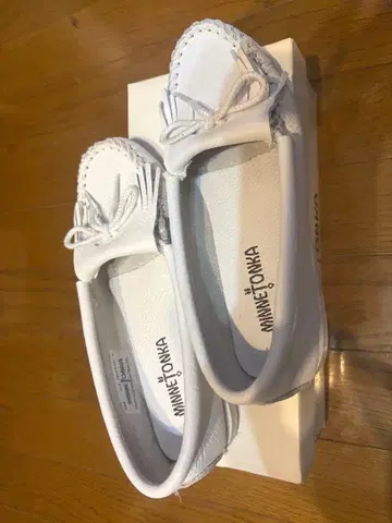 MINNETONKA 화이트 로퍼 5.5