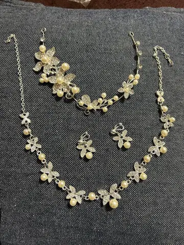 꽃 모티브의 브라이덜 액세서리 세트