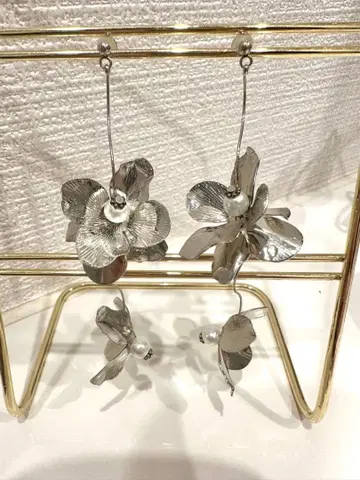 실버 꽃 모티브 귀찌