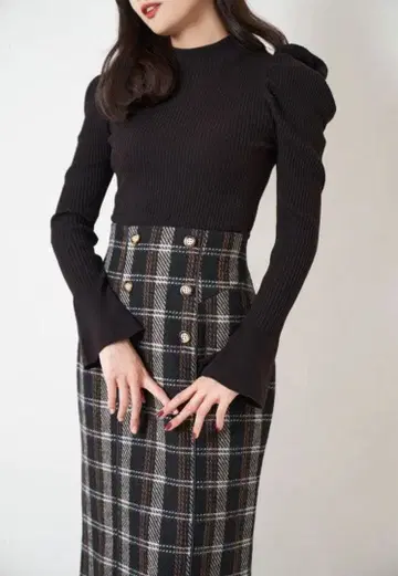 Her lip to Over Check Long Skirt