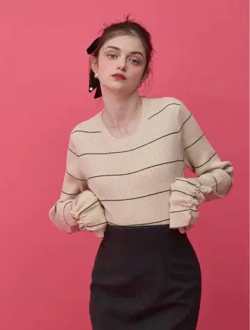 [ 미사용 새상품 ] PINUE 개더 커프 니트 상의 보더