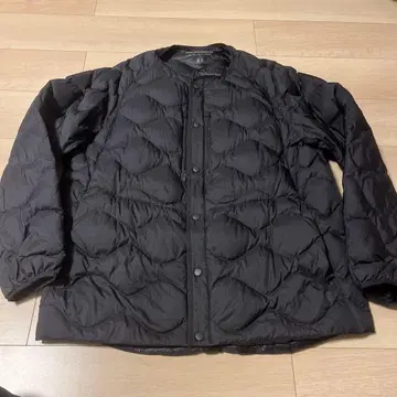 UNIQLO 화이트 마운티니어링 울트라 라이트 다운 XL