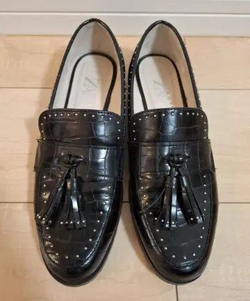 새상품급 ZARA 자라 태슬 스터드 로퍼 악어 무늬 37 블랙