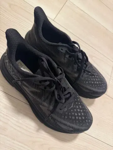 HOKA CLIFTON 9 블랙 스니커즈 25.5cm