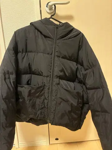 후드 부착 블랙 다운 자켓 어반 리서치