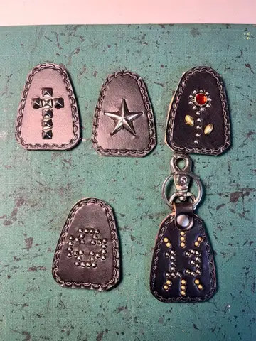 호윈 크롬엑셀 키링 가죽 스터드