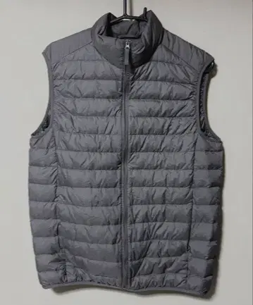 유니클로 울트라 라이트 다운 베스트 L 사이즈 그레이