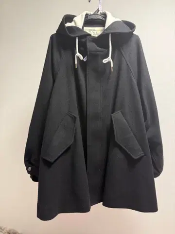 더 신존 후드 부착 자켓 네이비