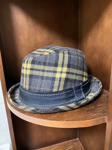 새상품급 체크 무늬 펠트 햇 (블랙, 노랑)