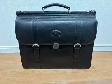 블랙 가죽 브리프 케이스