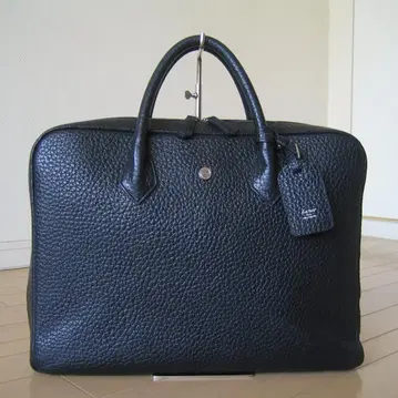 [컨디션 최상 정가 85,800엔] hinn 엠보싱 가죽 비즈니스 백