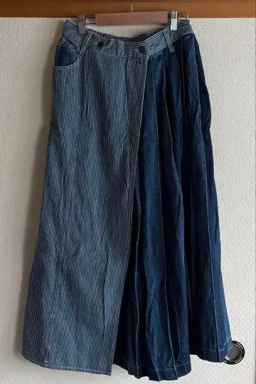 스트라이프 데님 플레어 스커트 히코리 패턴