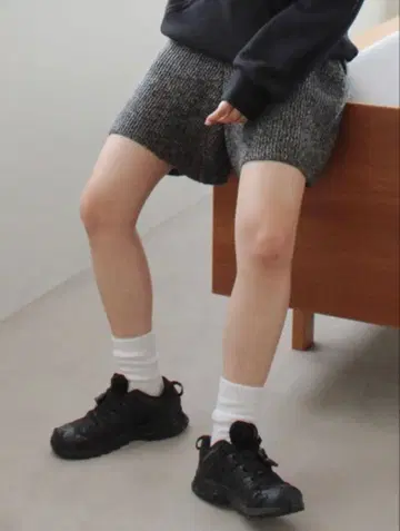 컬러 네프 니트 하프 팬츠 2025AW 언그리드