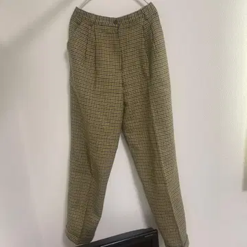 체크 무늬 슬랙스 버튼 포함