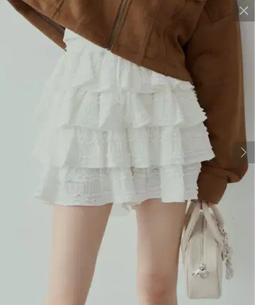 화이트 미니 스커트 레이스 티어드 숏팬츠