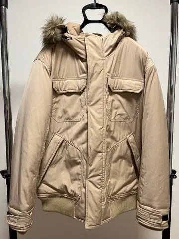 베이지 다운 자켓 퍼 포함