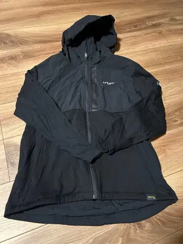 더 워프 바이 엘레네 블랙 자켓