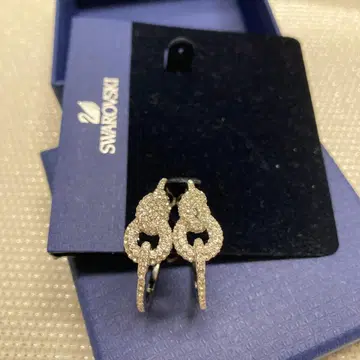 새상품 정품 스와로브스키 후프 귀걸이 실버