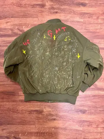 올리브 MA-1 자켓 그래피티 디자인