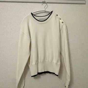 nano universe 버튼 포함 긴팔 니트