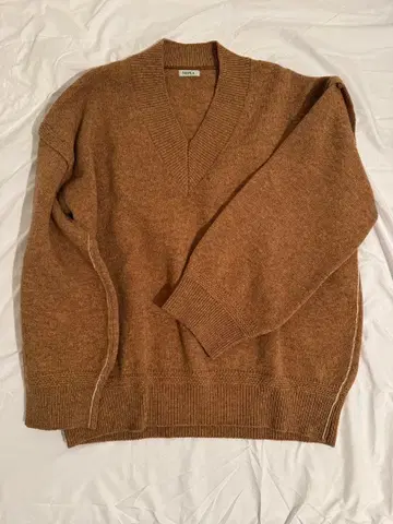 NEPLA 네플라 V넥 니트 스웨터