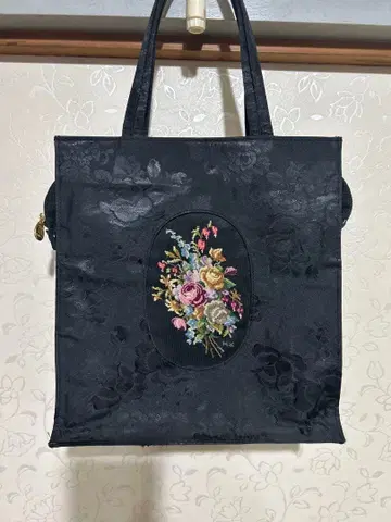 쿠게 미치코 푸치 포원 블랙 꽃무늬 자수 토트백