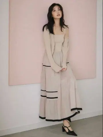 [택 포함 새상품] 니트 콤비 턱 티어드 원피스 베이지 프레이 아이디