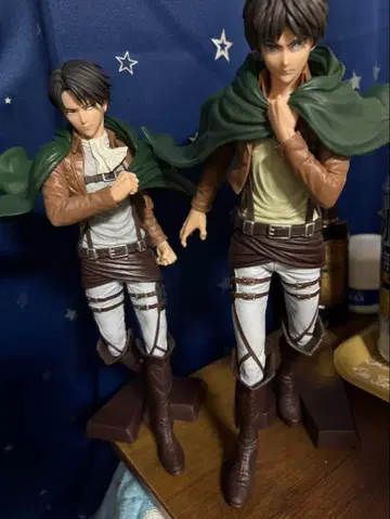 진격의 거인 엘렌 예거, 리바이 피규어 2체 세트