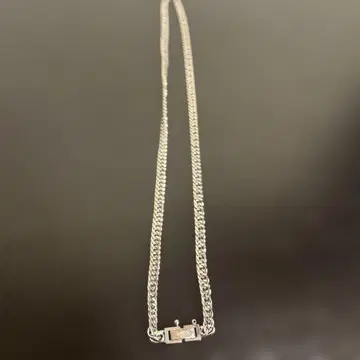 실버 체인 목걸이