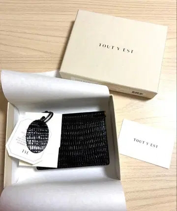 TOUT Y EST 크로커다일 패턴 카드 홀더