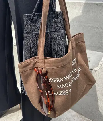 미사용 새상품! SHENERY 시즌 로고 미니백 브라운