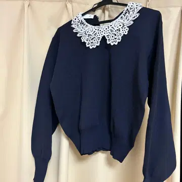 레이스 달린 옷깃 네이비 긴팔 니트