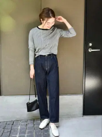 OURHOME 코다와리 실루엣 데님 팬츠