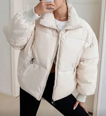 크림색 다운 자켓 숏 기장 다운 자켓 화이트