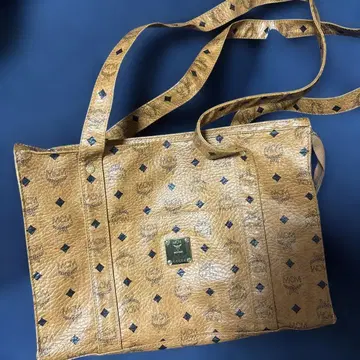 MCM 골드 모노그램 토트백. 헤이세이 레트로