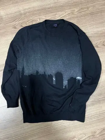 APPLEBUM 블랙 트레이닝복 실루엣 프린트