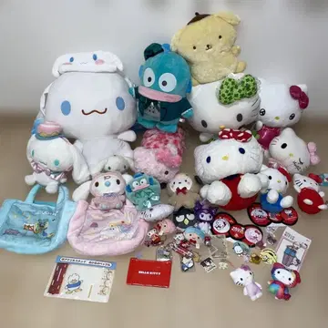 산리오 캐릭터즈 봉제 인형 굿즈 묶음 판매 캔뱃지 스트랩