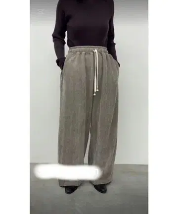 새상품 2025 [ CLOCHE ] 헤링본 무늬 코쿤 팬츠 베이지